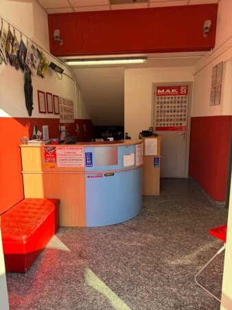 ufficio accettazione ed accoglienza clienti per officina e revisioni auto moto.jpeg